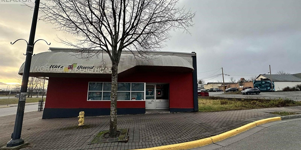 3207-3209 KALUM STREET Terrace Photo 3 3207-3209 KALUM STREET Terrace Photo 3